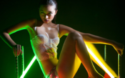 Model neon light